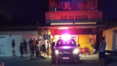 Photo of Ataque a tiros em bar deixa homem morto e criança ferida