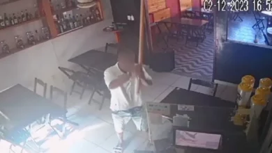Photo of Homem se recusa a pagar a conta do bar e quebra bebidas com pauladas