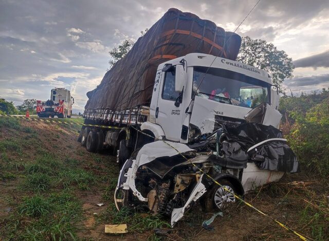 Photo of Tragédia: Mãe e filho morrem em grave acidente na BR-116