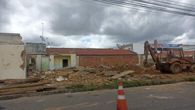 Photo of Conquista: Imóvel com riscos de desabamento é demolido pelos proprietários após notificação