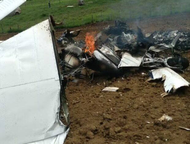 Photo of Avião que estava a caminho de Guanambi cai e piloto morre