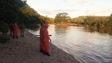 Photo of Filho salva a mãe de afogamento e desaparece no rio
