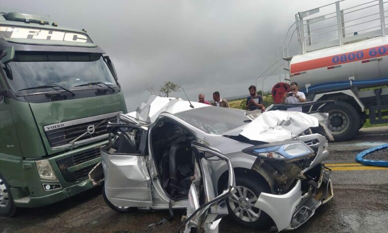 Photo of Conquista: Engavetamento na BR-116 com vítimas presas às ferragens