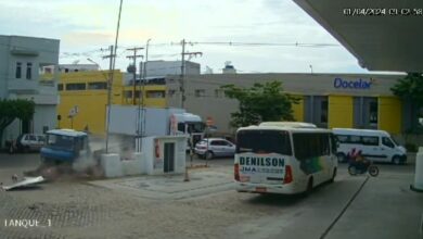 Photo of Região: Vídeo mostra momento exato que caminhão desgovernado atinge motociclista