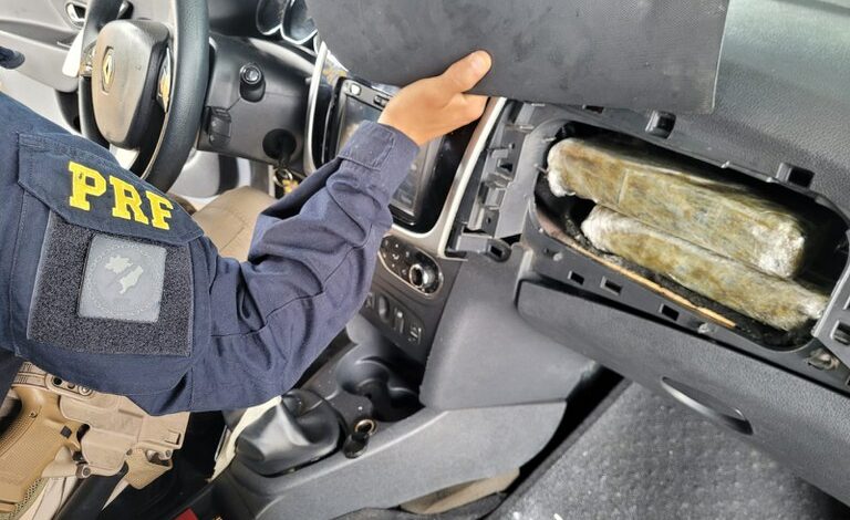 Photo of Conquista: Polícia encontra 6,5 Kg de cocaína escondidos em fundo falso de carro