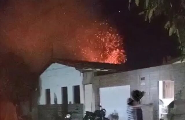 Photo of Região: Celular explode na tomada e casa pega fogo